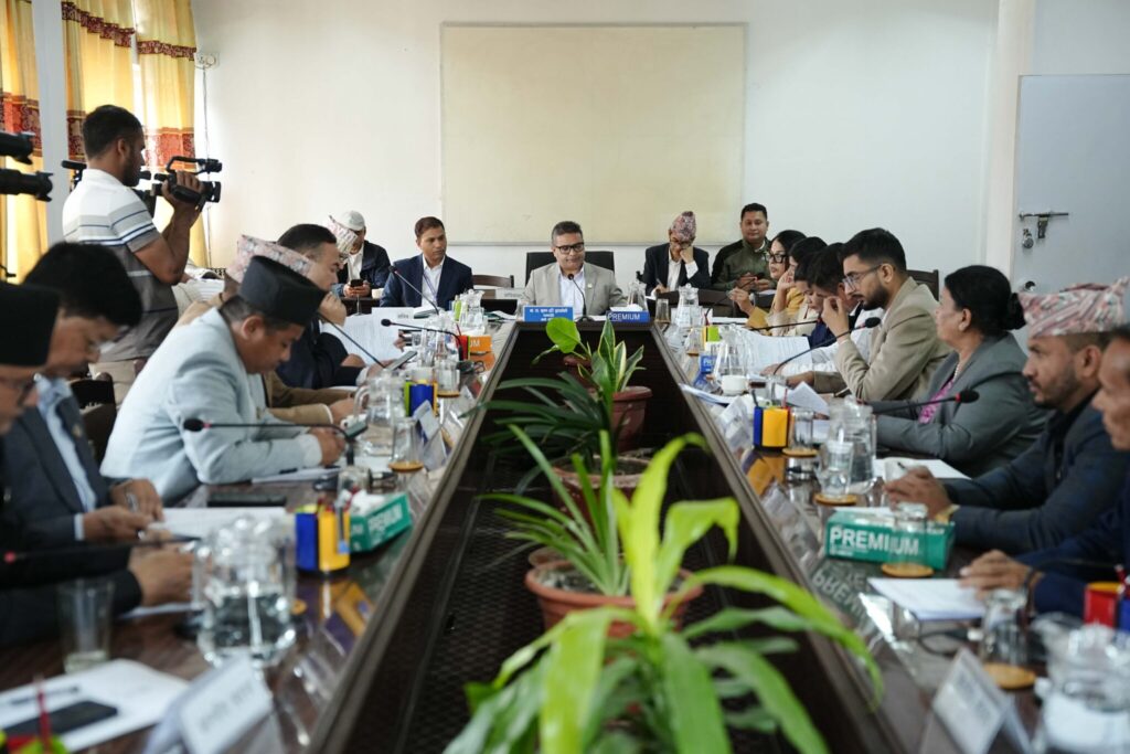 finance-committee-29_VxnrV97J51-2048x1366